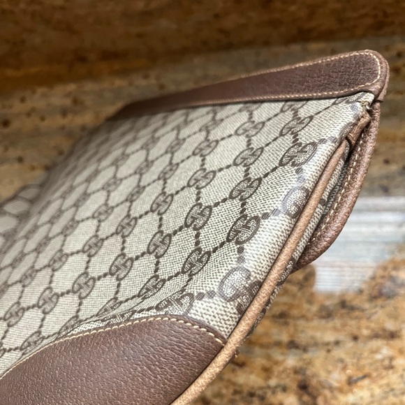 Authentic GUCCI clutch - Picture 6 of 15